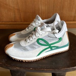 Loewe Flow Runner in white/cream and green, size 36
